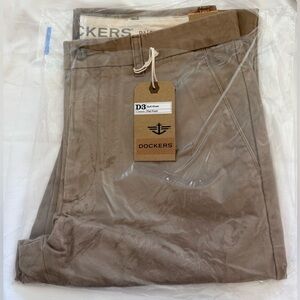 Dockers Men's Khaki Chinos in Soft Khaki